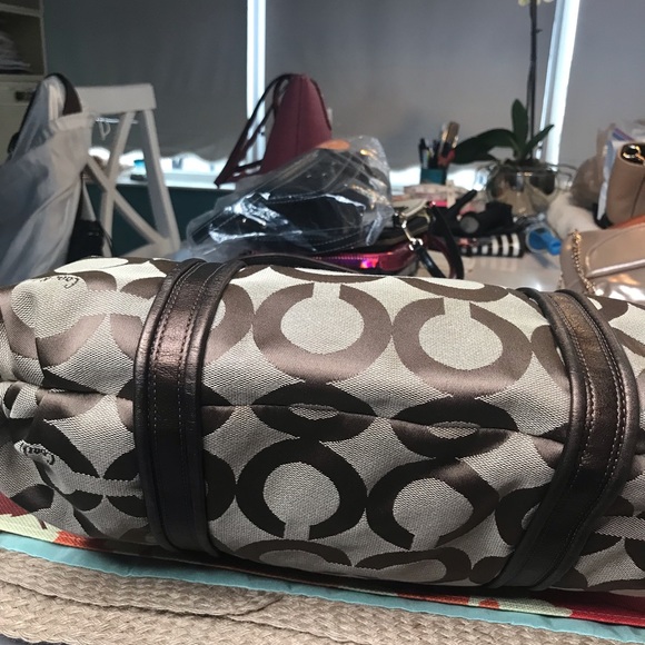 Breathtaking Coach Poppy Signature Bag, EUC! Exterior is spotless! - Picture 5 of 16